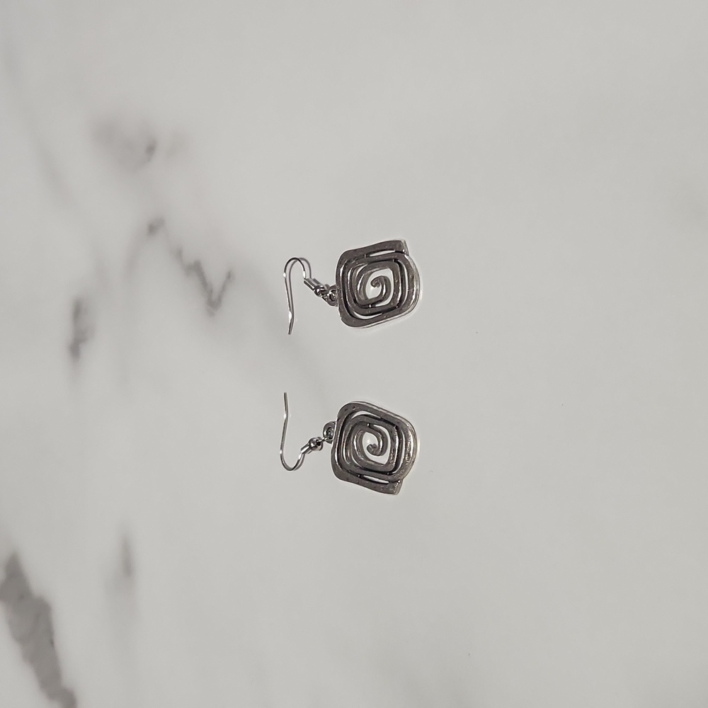 NEW! Cute silver earrings! Very comfortable!